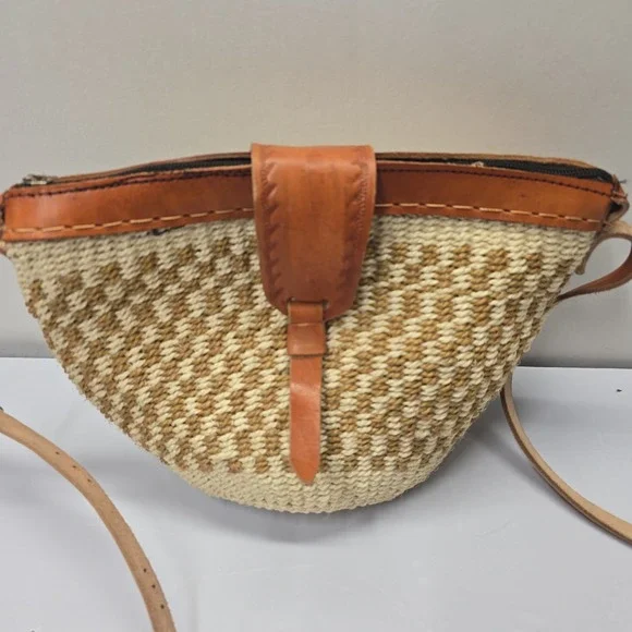 Handmade Woven Straw Raffia Crossbody Bag Tan Leather Trim Boho Summer Beach - Picture 2 of 6